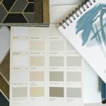 Sklepy z tapetami w pasy i motywy nautyczne: jak wybrać i zamówić próbki Próbki kolorów i notes z projektami wnętrz o stylistyce marynistycznej
